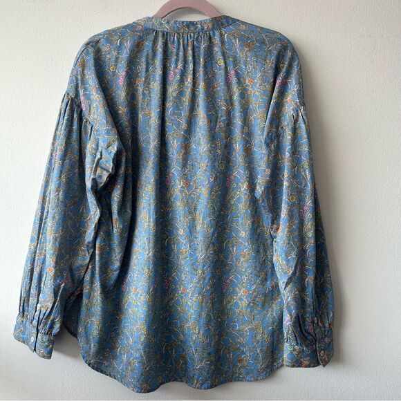 XiRENA Romi Top in Blue Flora - Picture 6 of 10